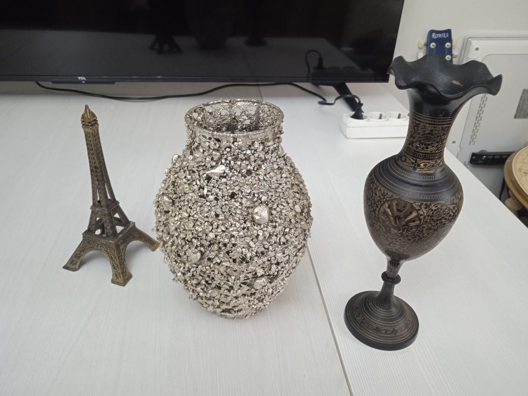Продам декоративные вазы и статуэтку
