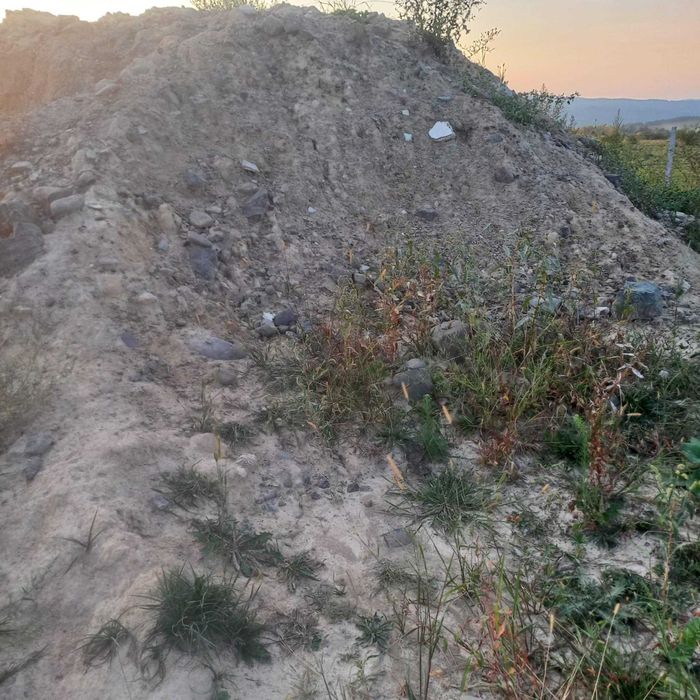 Vând pământ de umplutură