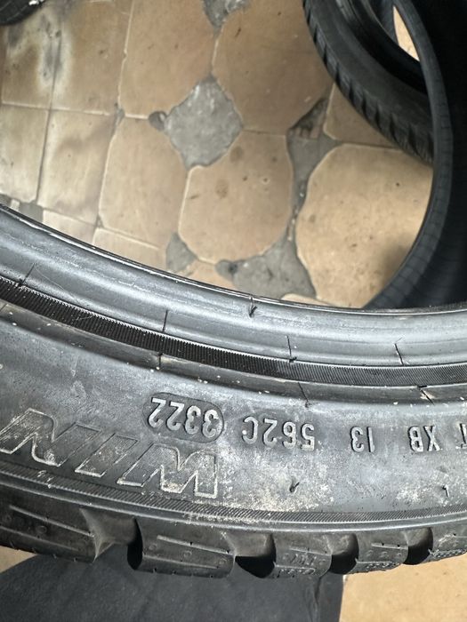 255/35/21-Pirelli