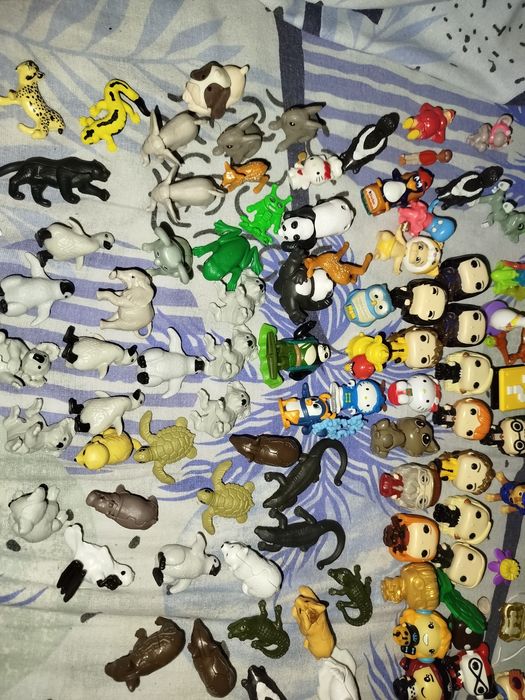 Vând jucării Kinder animale și cu hary Potter