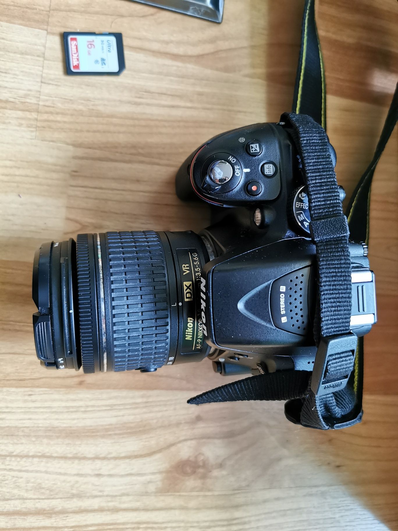 Продавам фотоапарат Nikon D5300.