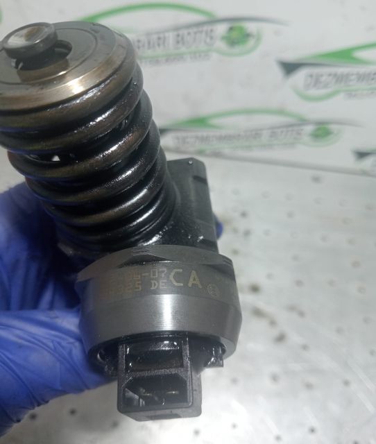 Injector Motorina 038 130 073 aq/CA Bosch Volkswagen VW Passat B5.5 (