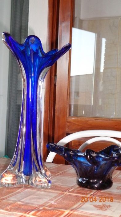 Vaza si scrumiera din sticla albastra
