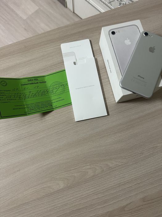 Продам айфон 7.