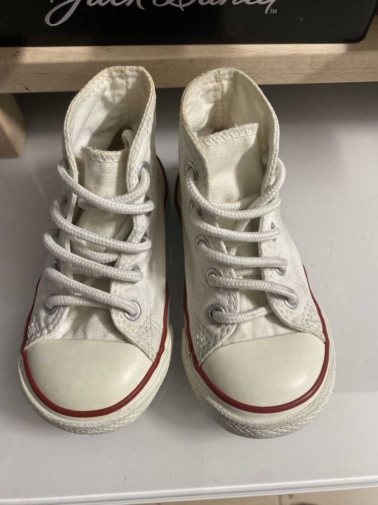 Бели кецове Converse