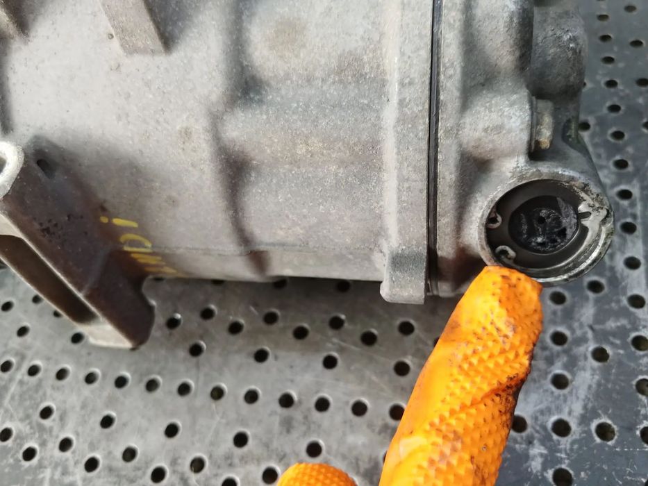 compresor clima ac 4ht 2.2 hdi peugeot 407 9654764280  -cu defect