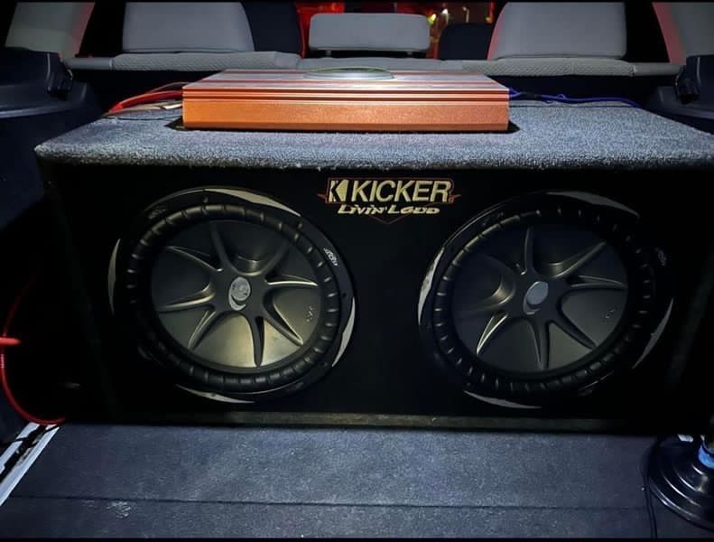 Vând subwoofer 2000W