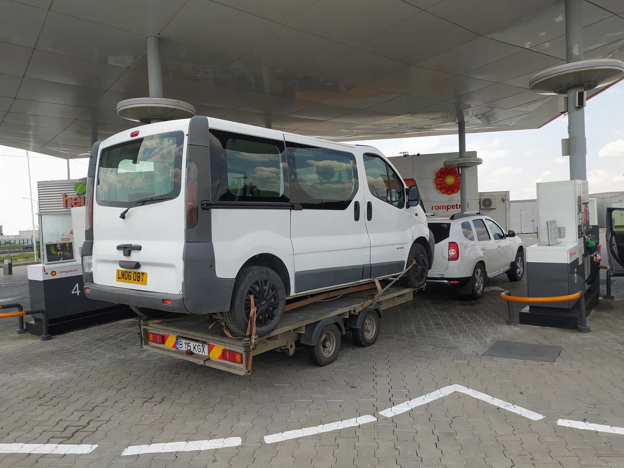 Dezmembrez Renault Trafic 8+1 . 19D