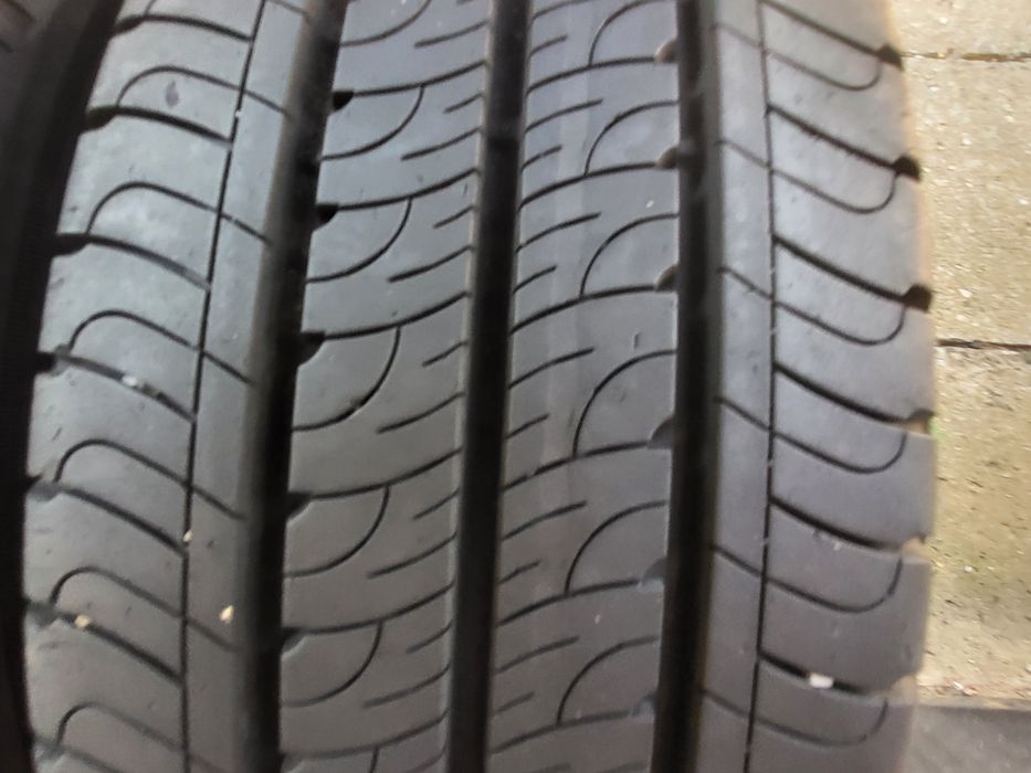 2бр 205/65/15С гудияр като нови 8 платови подсилени за бус