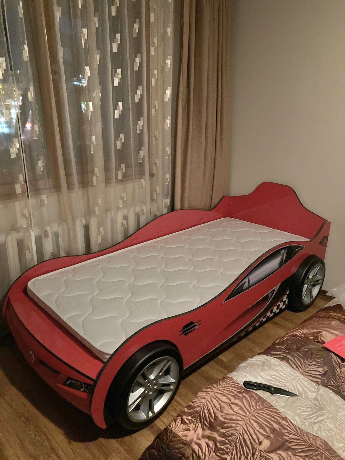 Ново детско легло-кола Coupe с нов матрак към него.