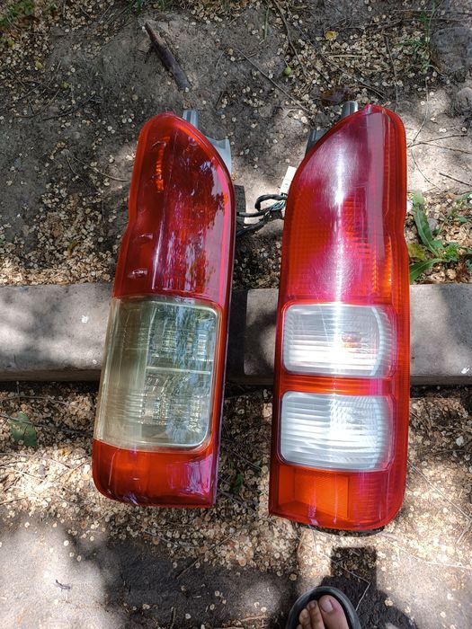 Продам фонарь задний