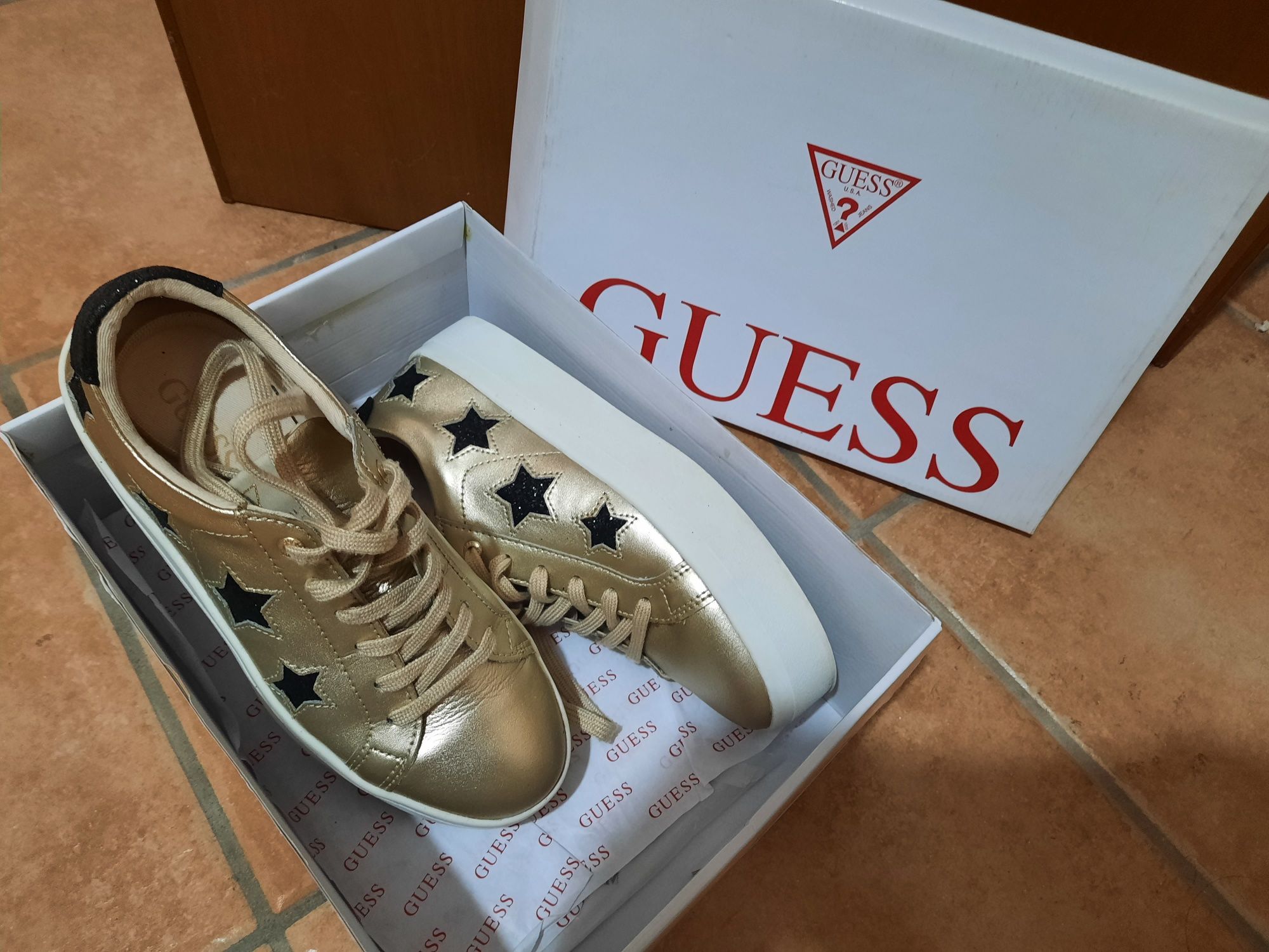 Обувки Guess номер 38