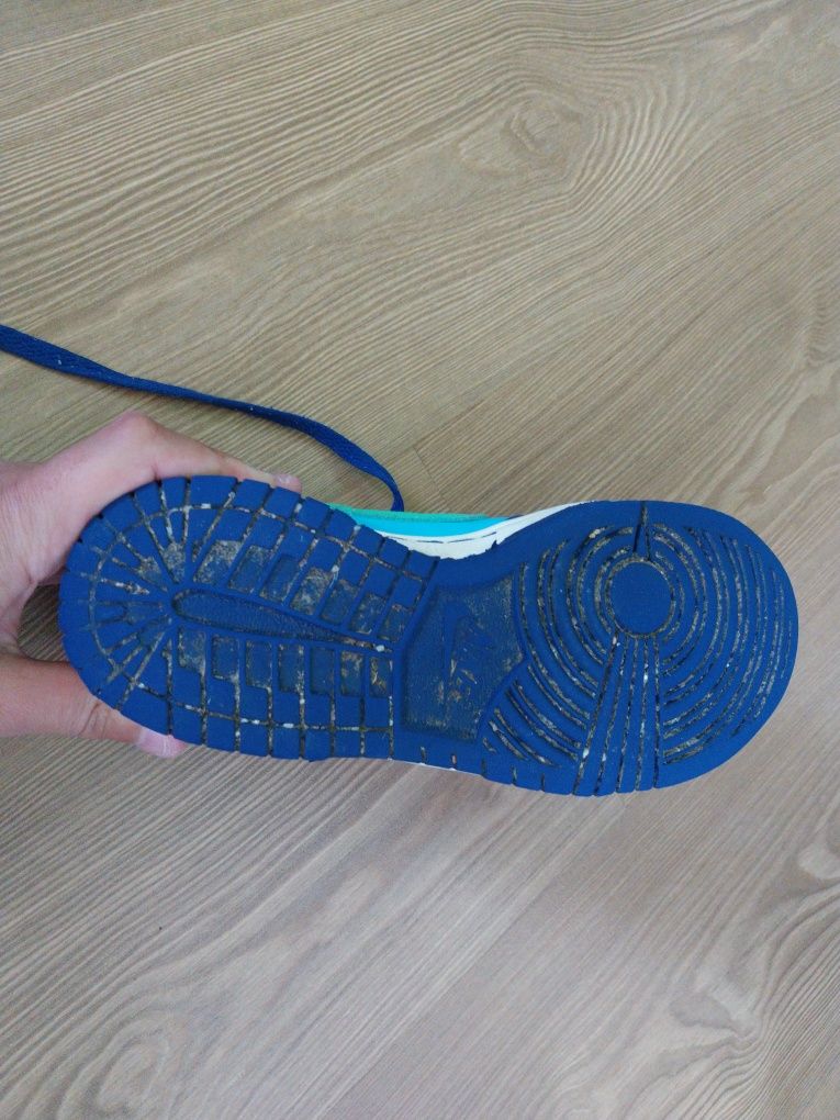 Обувки Nike есенни