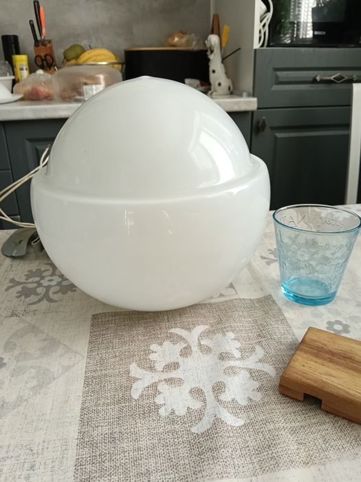 Светильник белый диаметр 23-24 см