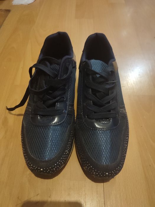 Vând Papuci  in stare buna   ,mărimea 38