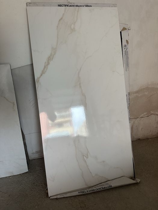 Продавам Плочка 60-120