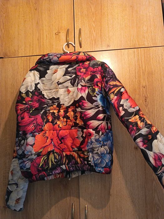 Късо якенце на цветя