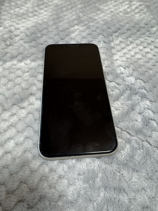 iPhone 11 64GB White – Работи отлично, реални снимки, по договаряне