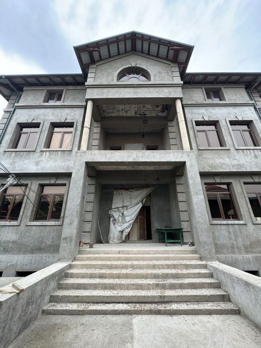 ПРОДАЕТСЯ ДОМ (ЮНУСАБАД) Зенид, рядом с американским посольством.