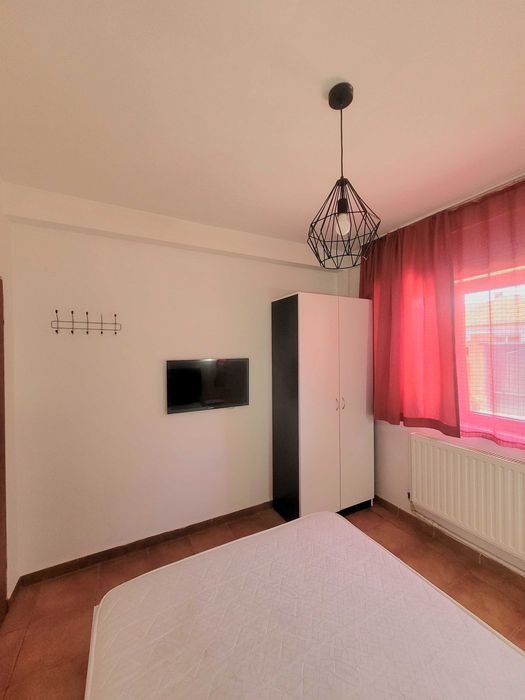 Inchiriez ap 1 cameră la villă