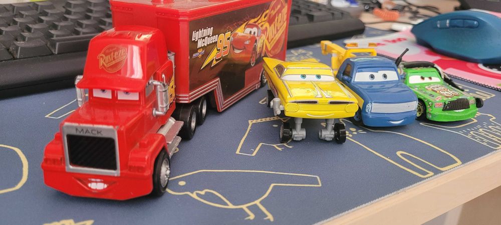 Vand pachet masinute metalice