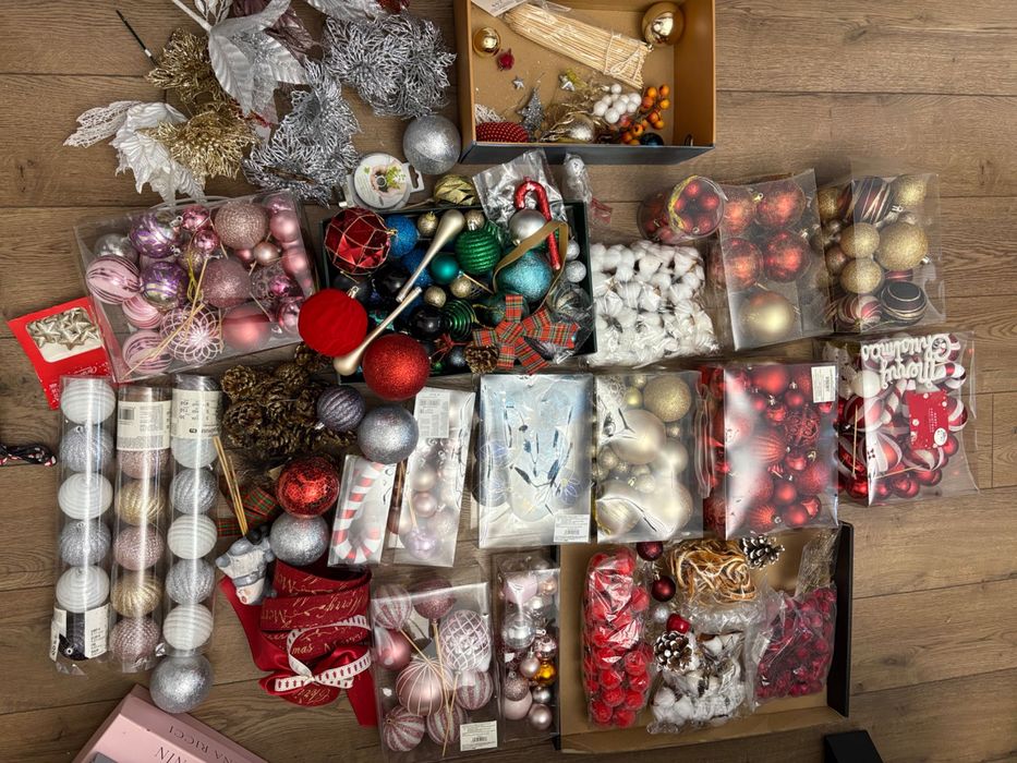Lot globuri si decoratiuni pt aranjamente de Craciun