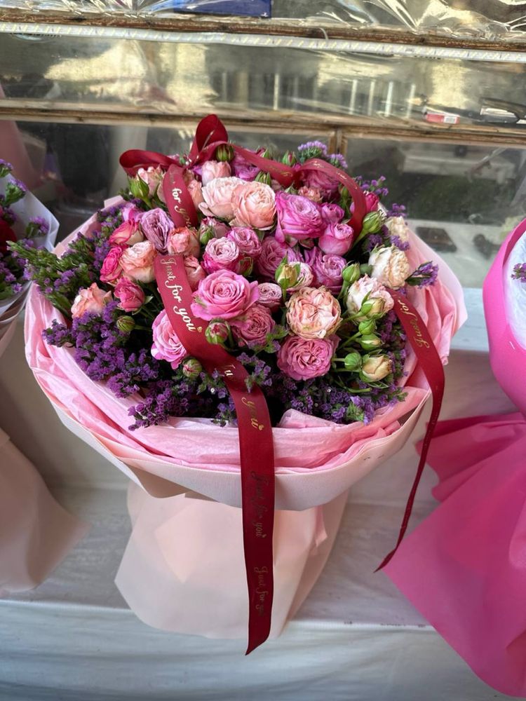 Pion bables atirgul roza buket gullar