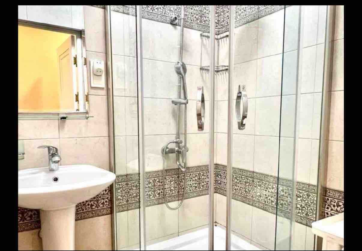 Продаётся 2-х комнатная квартира 65м2 ц1 орентир street 77