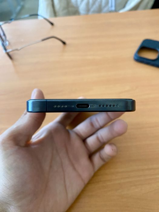 продается IPhone 15 pro max  цвет черный титан