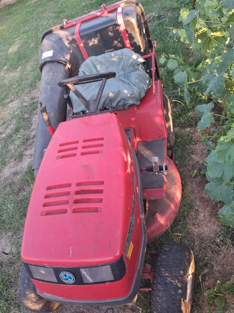 Tractoras de tuns iarba