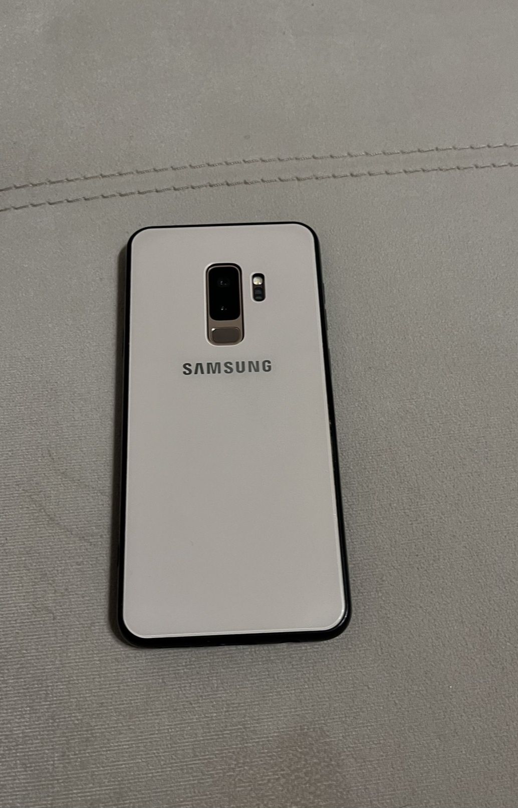 Телефон Samsung S9+ - 64 GB