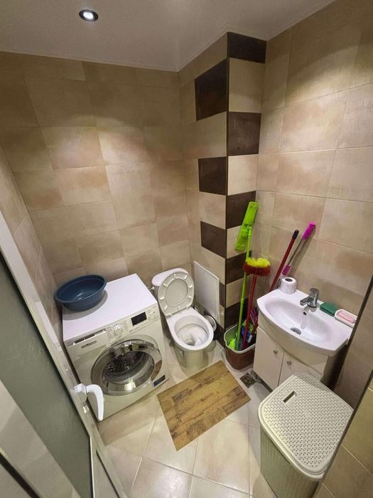 Дава се под наем Тристаен апартамент в Пловдив, Кършияка - 82 кв.м за 425 € - Снимка #2