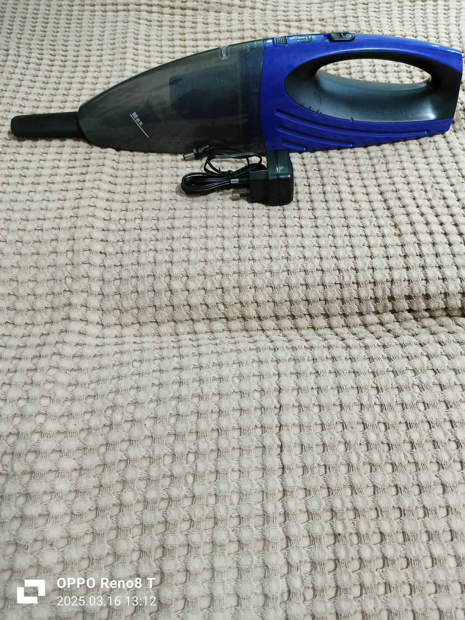 Aspirator auto portabil
