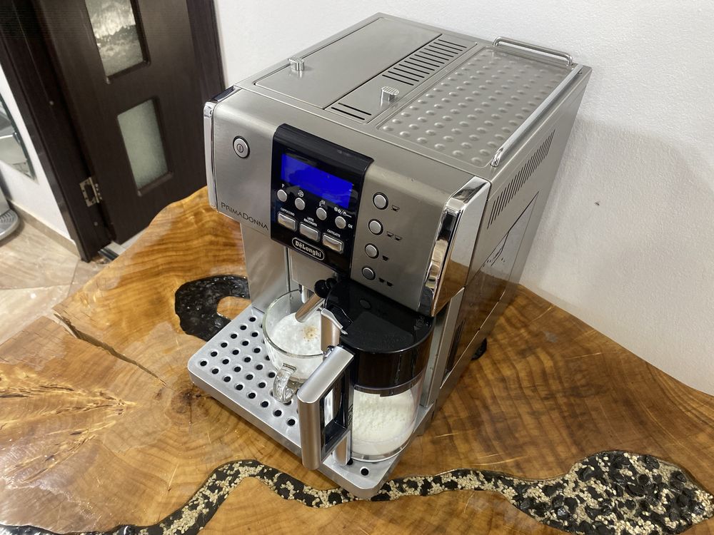 Exprwsor / espressor delonghi primadonna