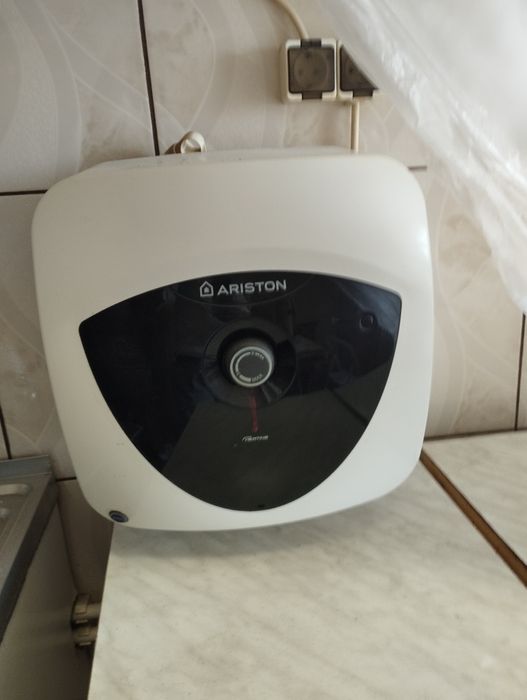 Vând boiler electric 16 litri