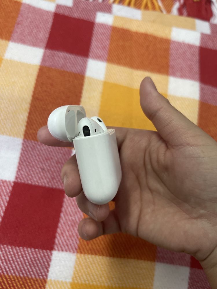 Продаётся наушник AirPods оригинал, серия-2