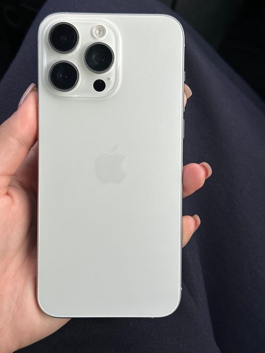Продам iphone 15 pro max на 256гб