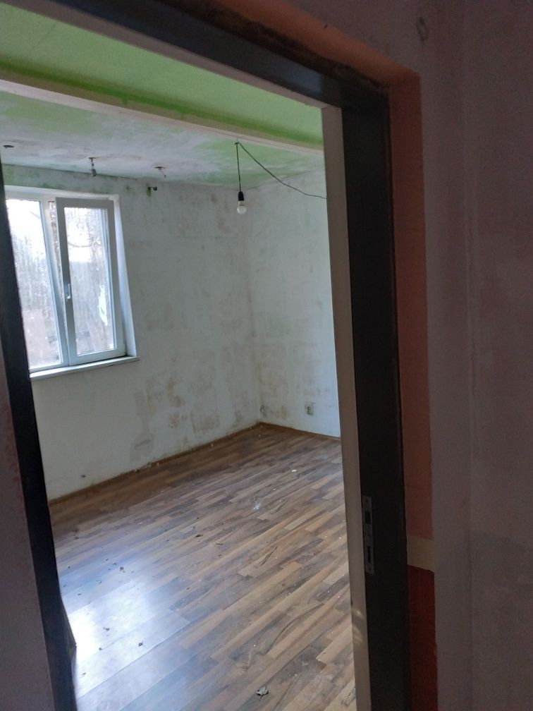Vând parcele superbe pentru construcția de case.