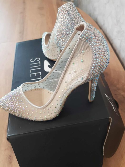 Стилни дамски обувки STILETTO