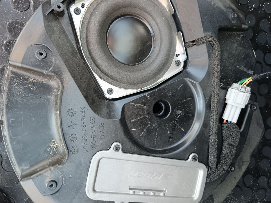 Суббуфер Босе, универсален.