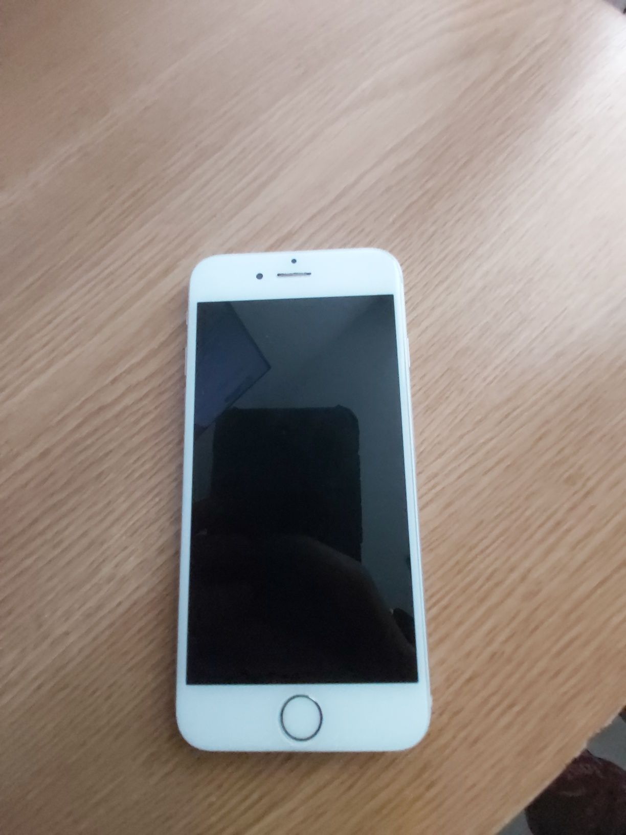 Vând iPhone 6s în stare foarte buna