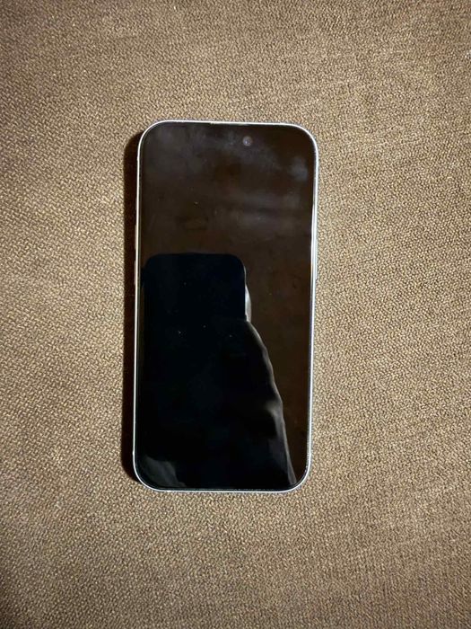 Продавам Айфон 15 - 128 гб