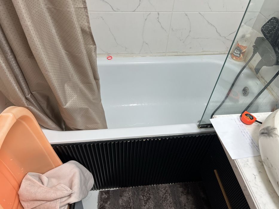 Продам Ванную + экран + стеклянная перегародка