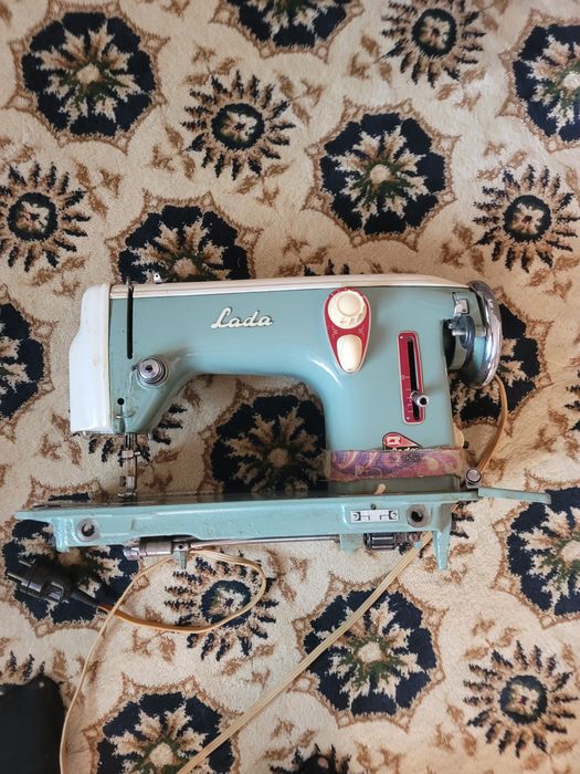 Швейная машинка Лада