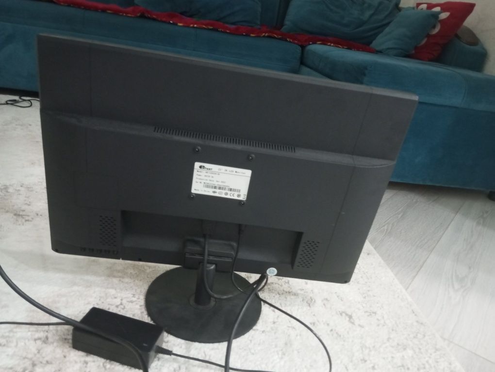 Монитор с игровым рульом новый