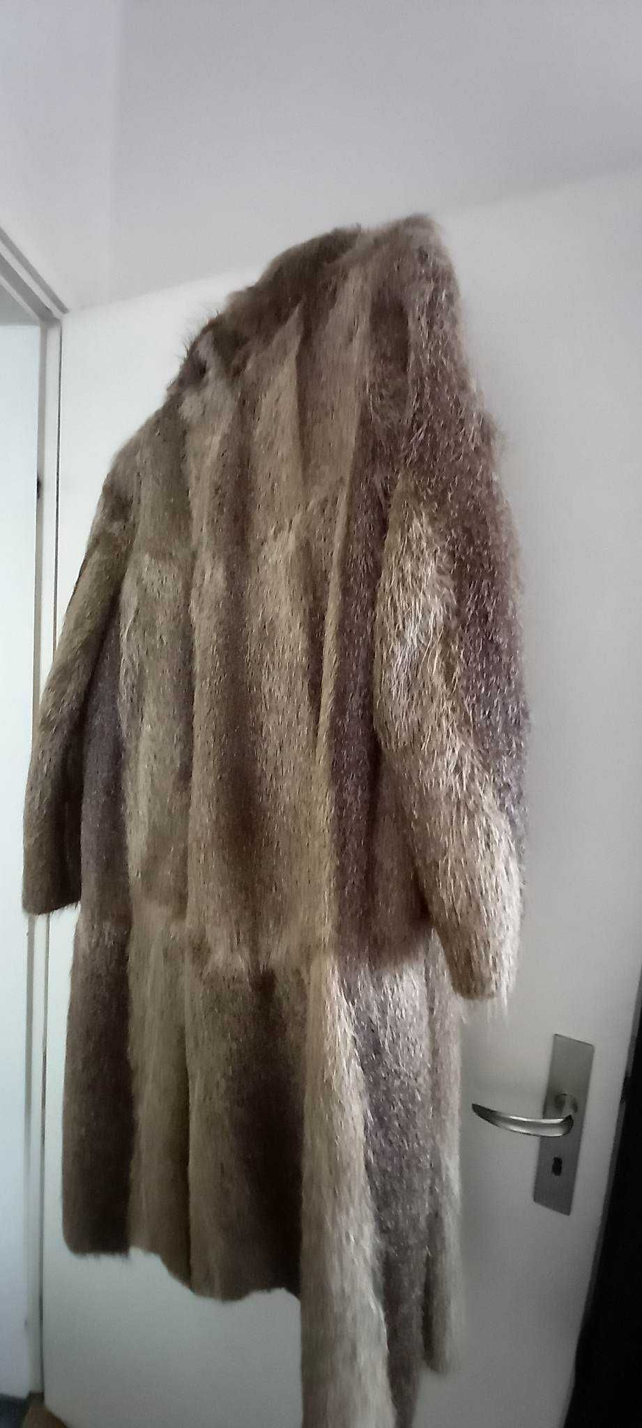 2 бр. кожено палто от нутрия и шапка от сребърна лисица и подарък