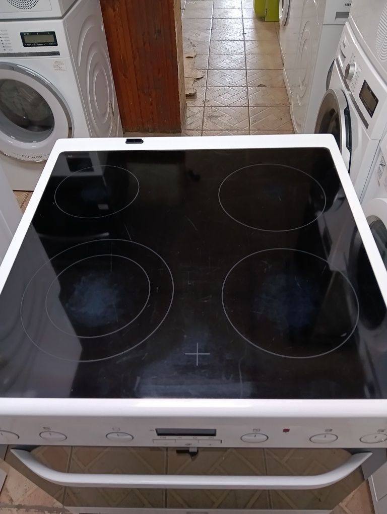 Свободно стояща печка с керамичен плот Voss Electrolux 2годиниГаранция