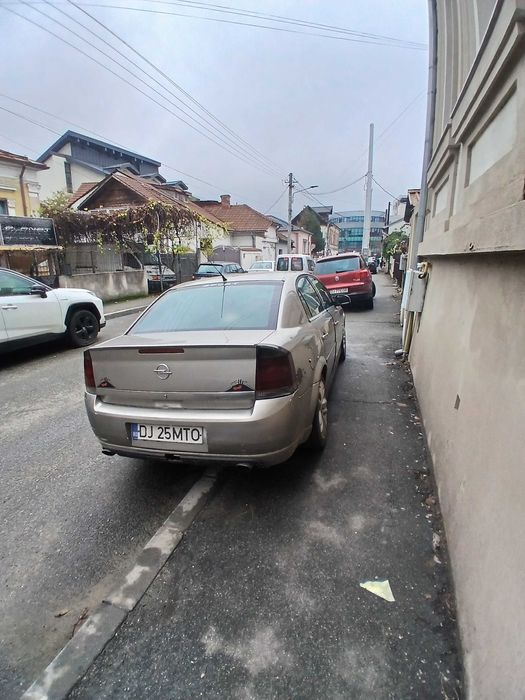 Vand opel vectra c din anul 2003 cu un motor de 2.2 diesel