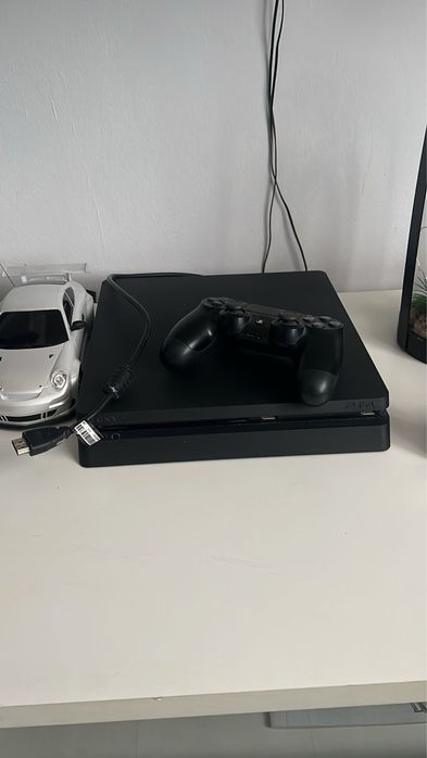 Ps4 slim 1 tb cu o maneta