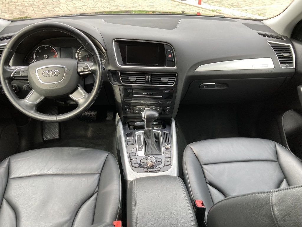 Audi Q5 2.0TDI           .